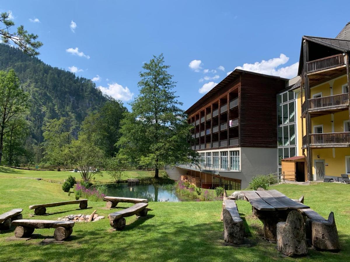 Hotel Bergkristall Wildalpen Exteriör bild